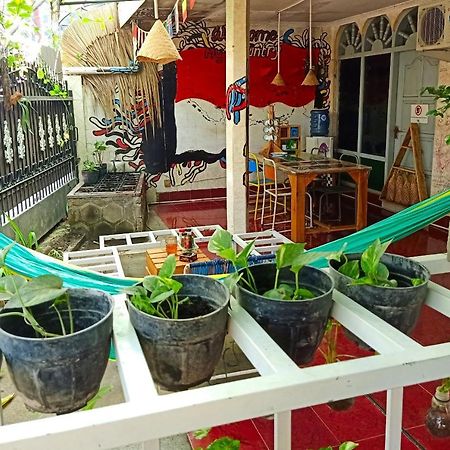 Deoplet Homestay & Gallery Джок'якарта Екстер'єр фото