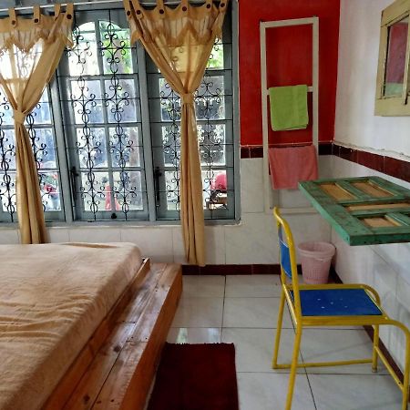 Deoplet Homestay & Gallery Джок'якарта Екстер'єр фото