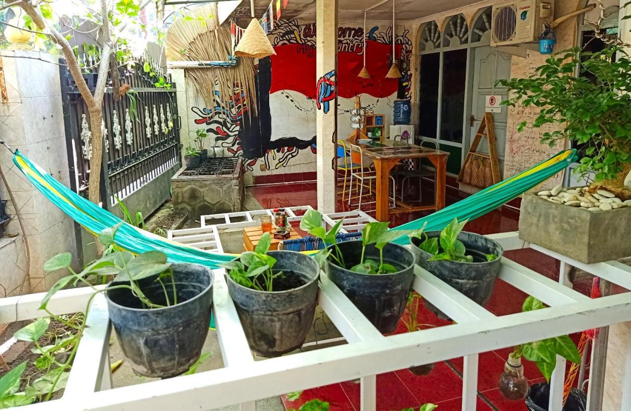 Deoplet Homestay & Gallery Джок'якарта Екстер'єр фото