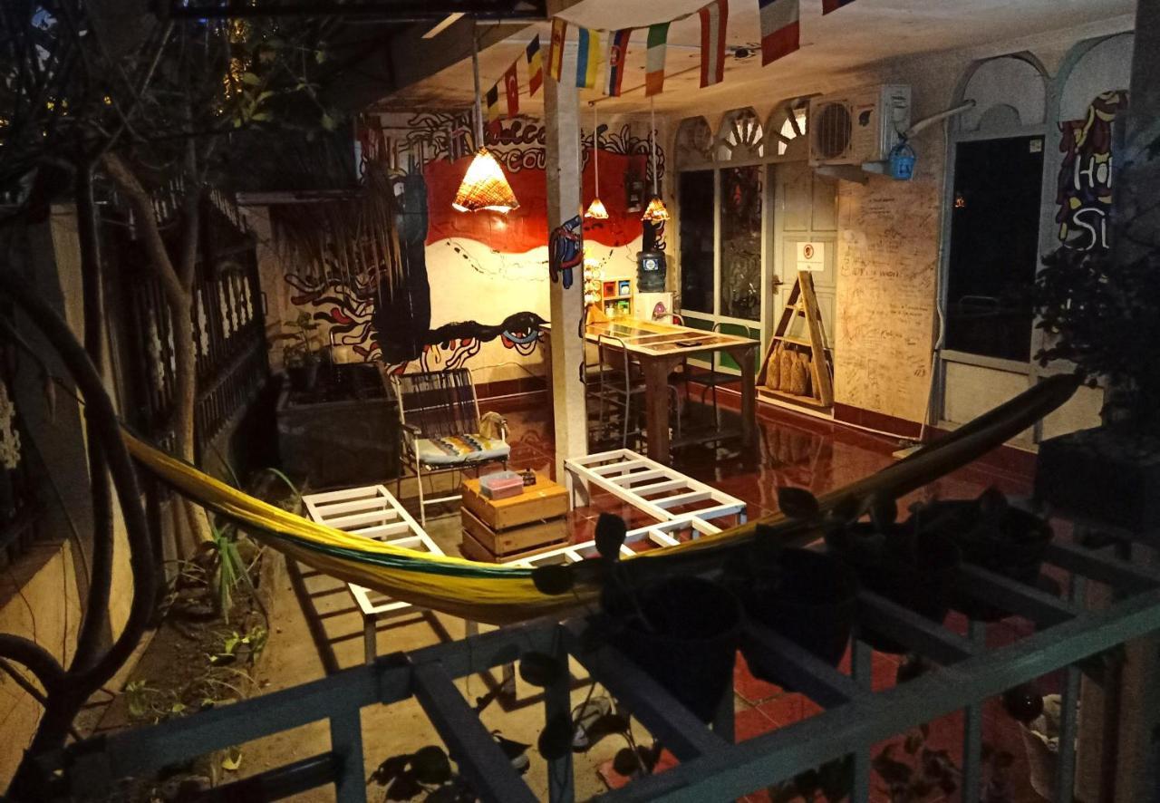 Deoplet Homestay & Gallery Джок'якарта Екстер'єр фото