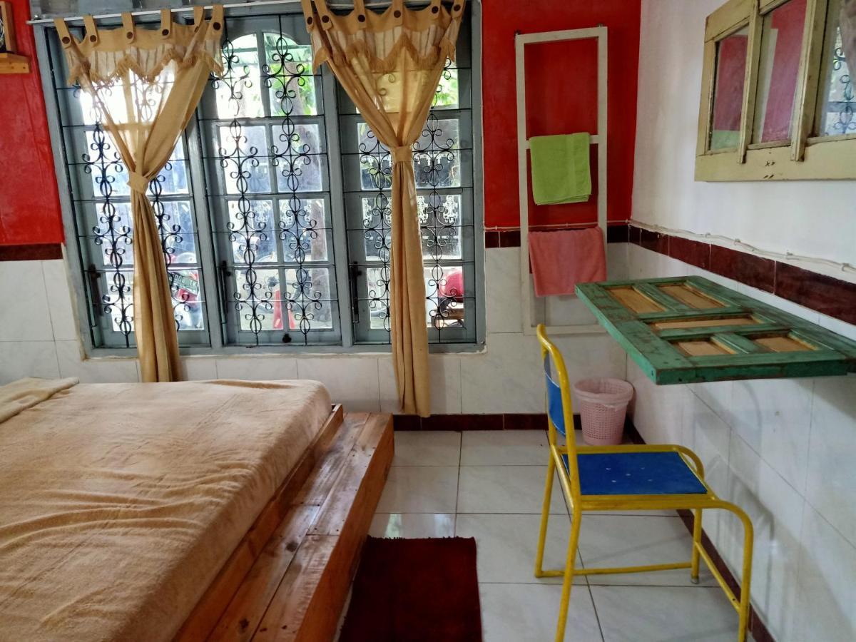 Deoplet Homestay & Gallery Джок'якарта Екстер'єр фото