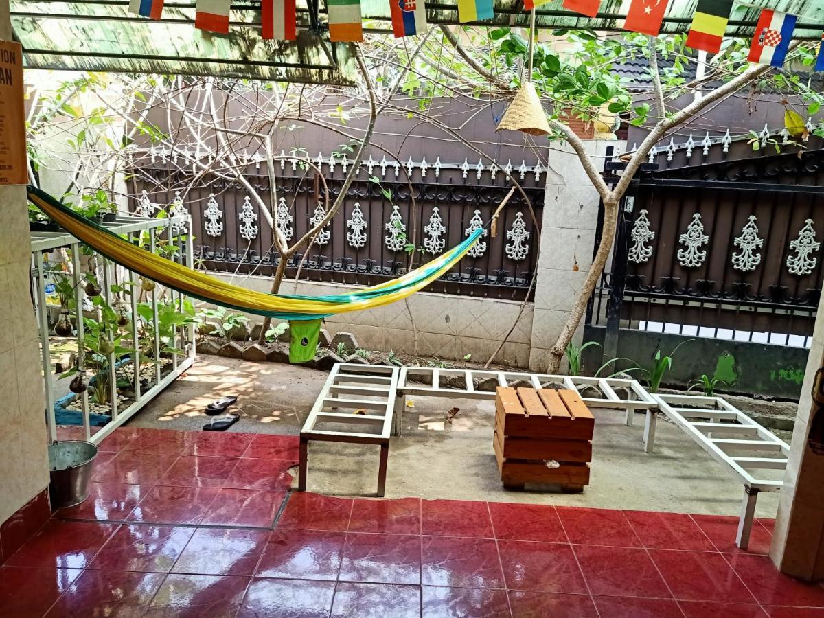 Deoplet Homestay & Gallery Джок'якарта Екстер'єр фото