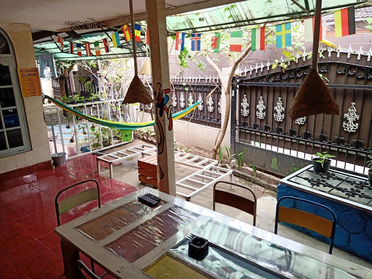 Deoplet Homestay & Gallery Джок'якарта Екстер'єр фото