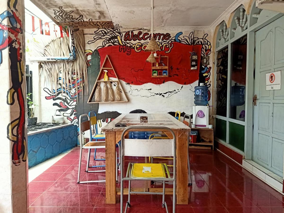 Deoplet Homestay & Gallery Джок'якарта Екстер'єр фото