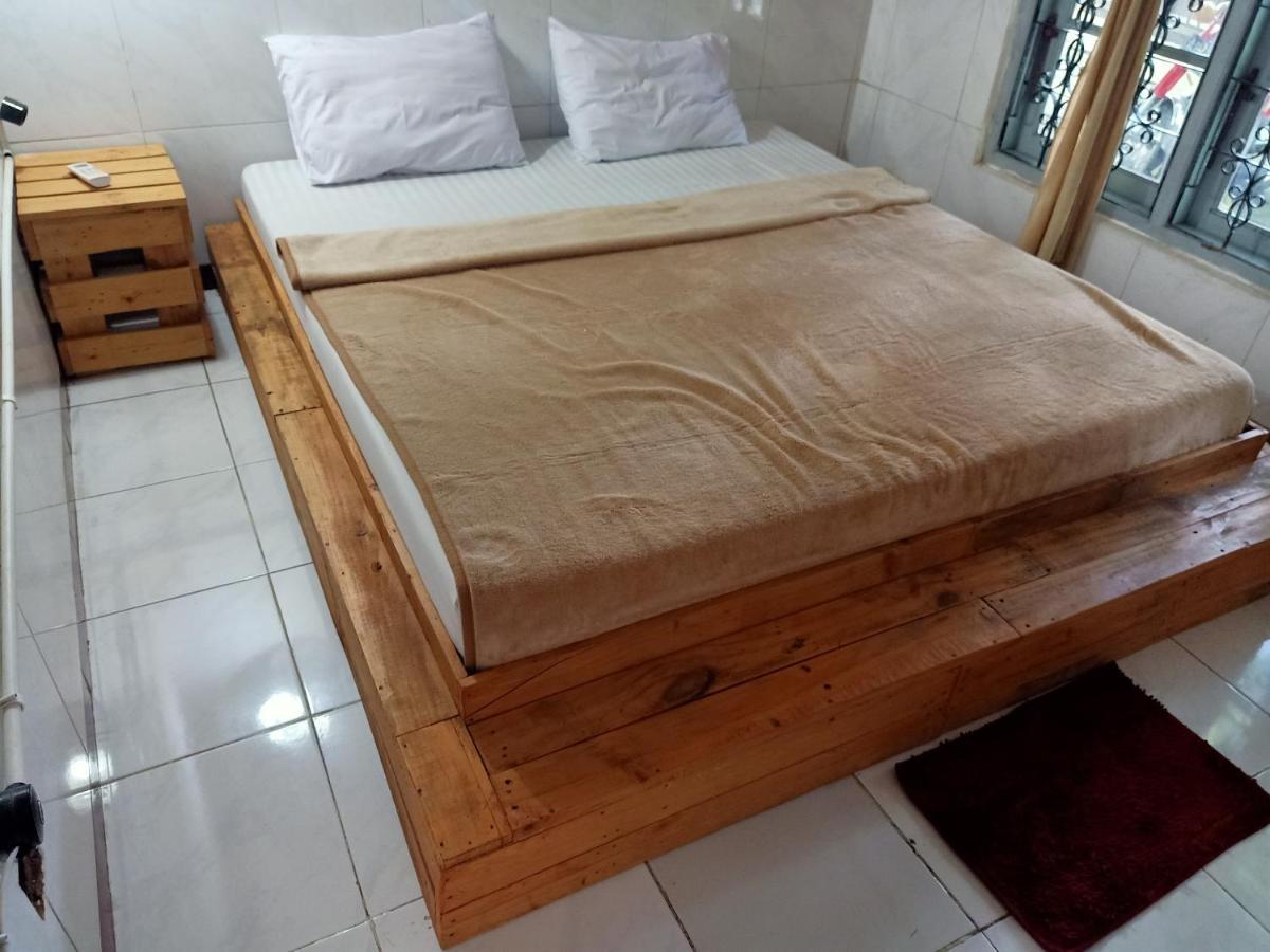 Deoplet Homestay & Gallery Джок'якарта Екстер'єр фото