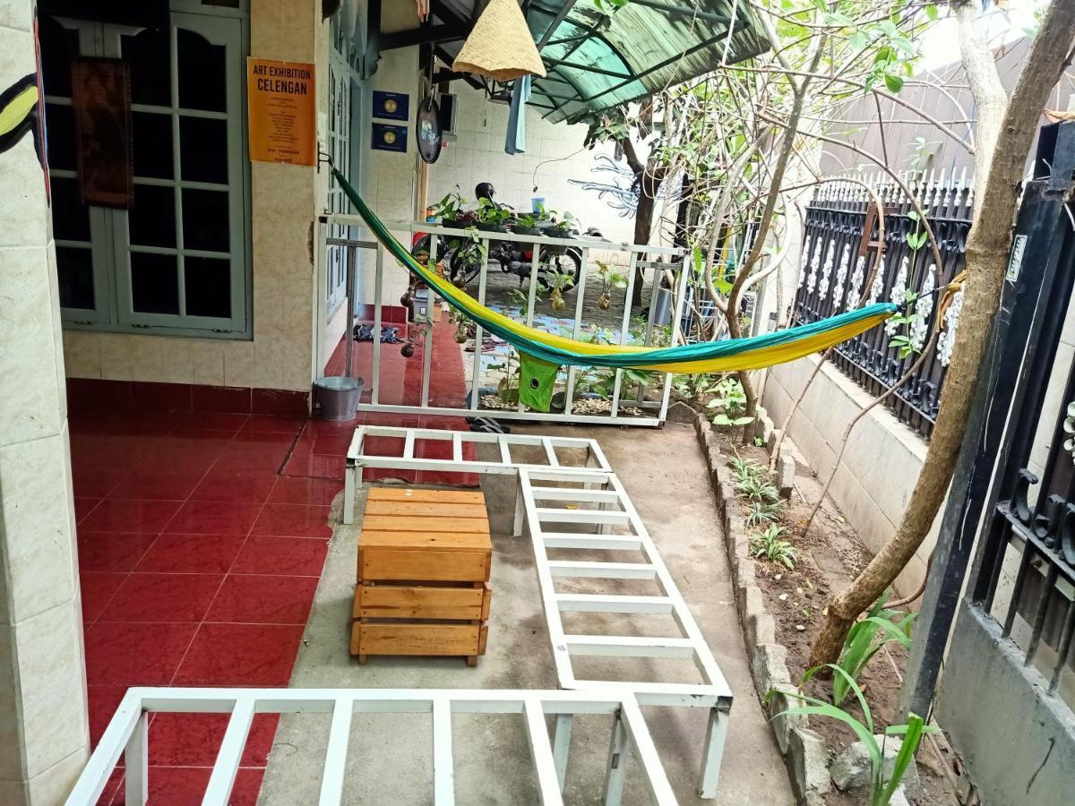 Deoplet Homestay & Gallery Джок'якарта Екстер'єр фото